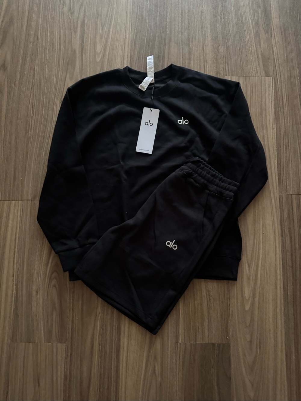 ALO Yoga Men's Black Crewneck Sweatshirt